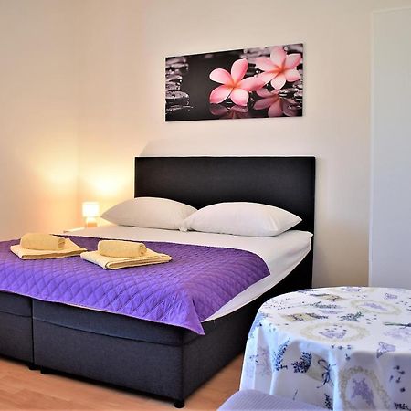 Rooms In Family House Vera Mundanije エクステリア 写真